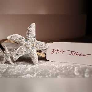 Betsey Johnson Starfish Crystal and Pearl Gold Tone Metal Bracelet